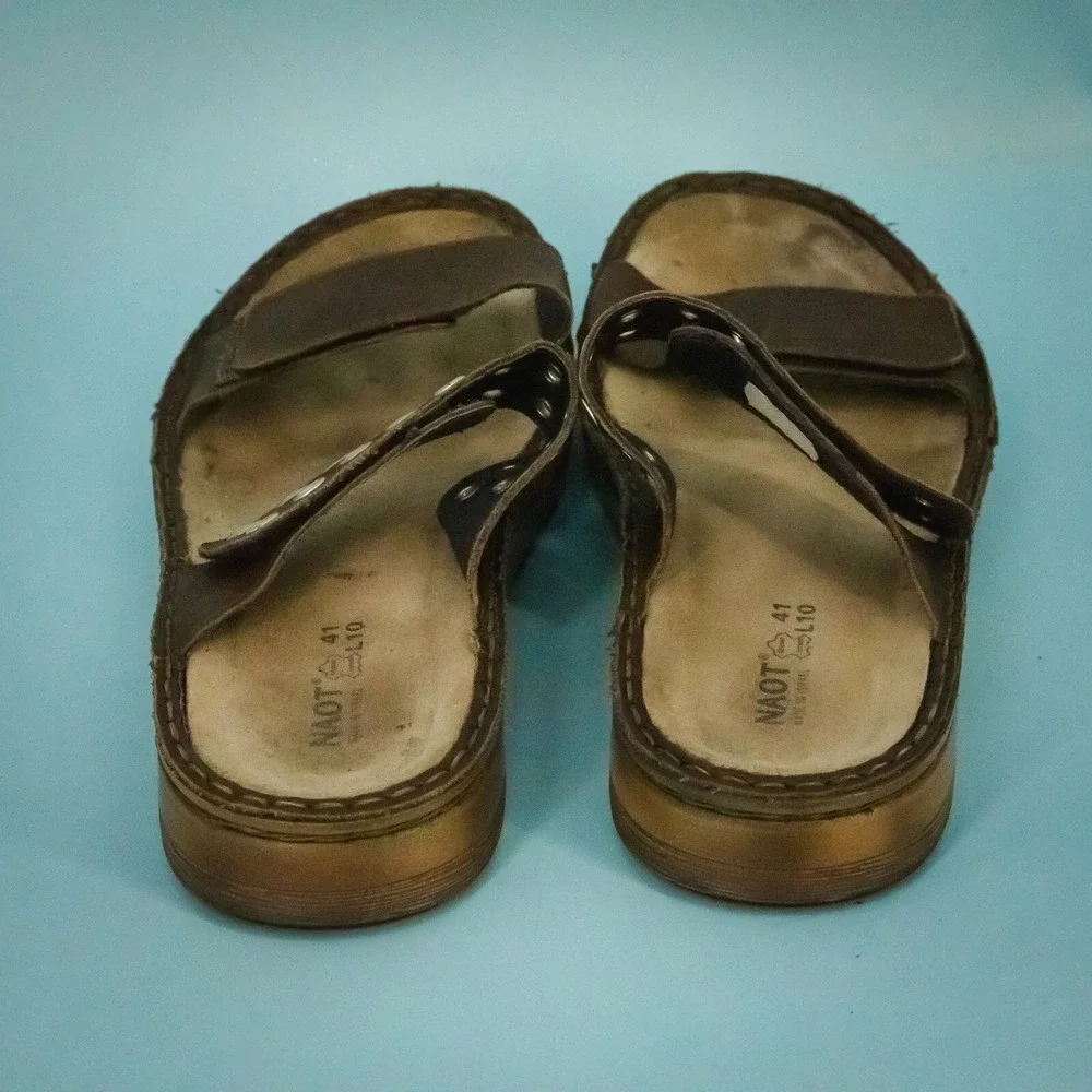 Naot 41 Size 10-10.5 Brown Leather Grommet Slip On Slides Comfort Sandals